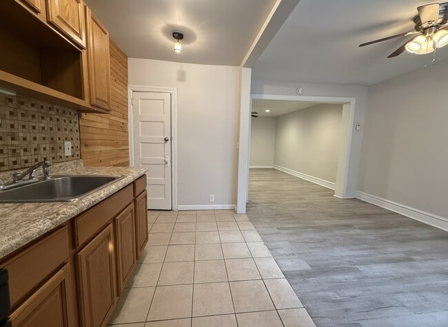 Building Photo - 620 n Wilton-