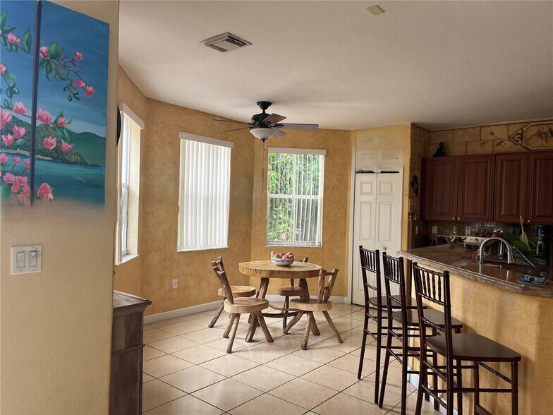 Building Photo - 9140 SW 153rd Ave