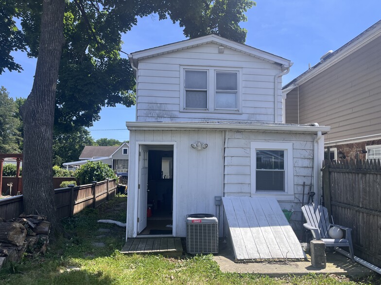 Back Entrance - 114 Morgan Ave