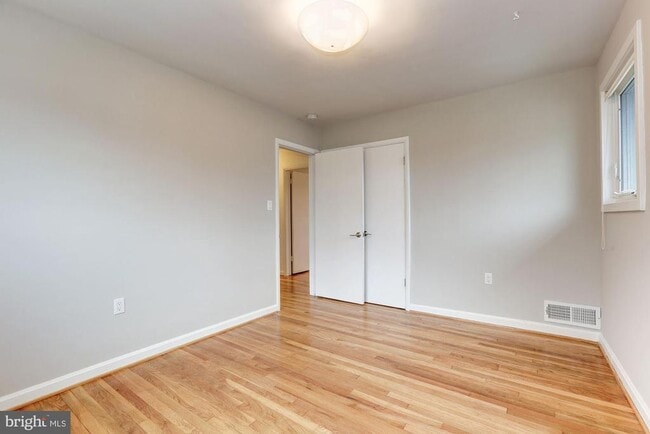 Building Photo - 9718 Holmhurst Rd