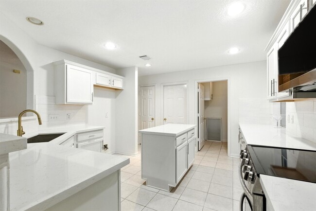 Building Photo - 2119 Hannover Way