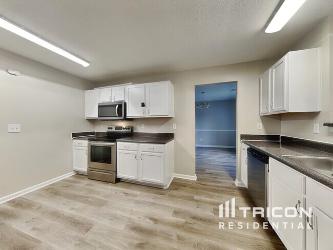 Building Photo - 718 Fletcher Dr