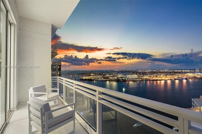 Building Photo - 900 Brickell Key Blvd