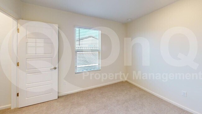 Building Photo - 8021 S Silver Lillie Way