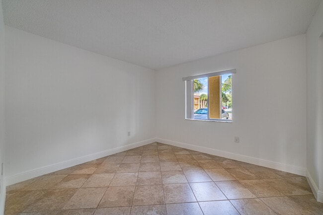 Building Photo - 848 SW 9th St Cir
