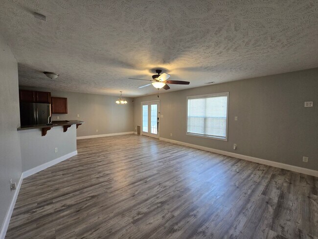 Building Photo - 362 Broad Dr