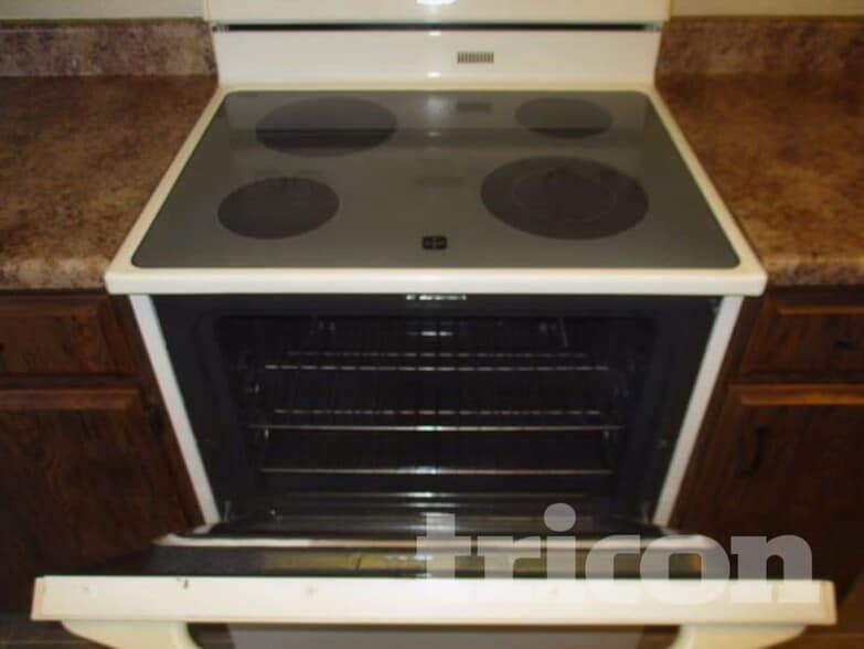 Building Photo - 4323 W Poinsettia Dr