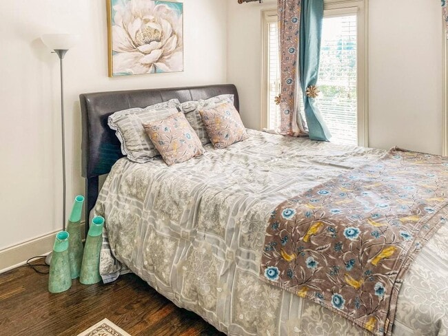 Building Photo - 598 Ansley Cir NE