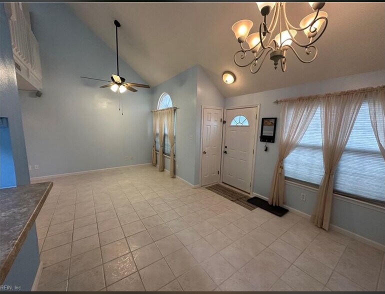 Building Photo - 3930 Roebling Ln