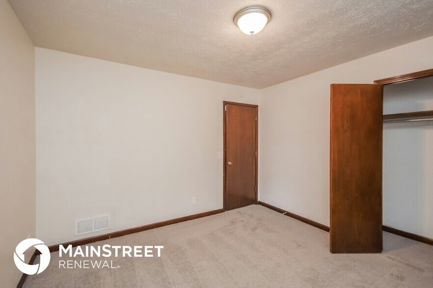 Building Photo - 2245 Pinewood Dr