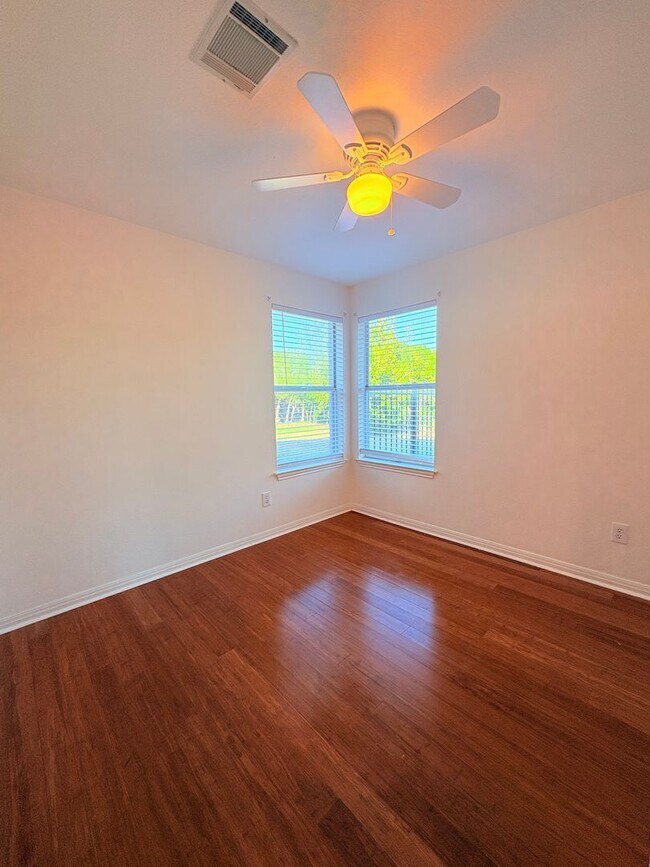 Building Photo - Elegant Two-Story Home in Lakeway