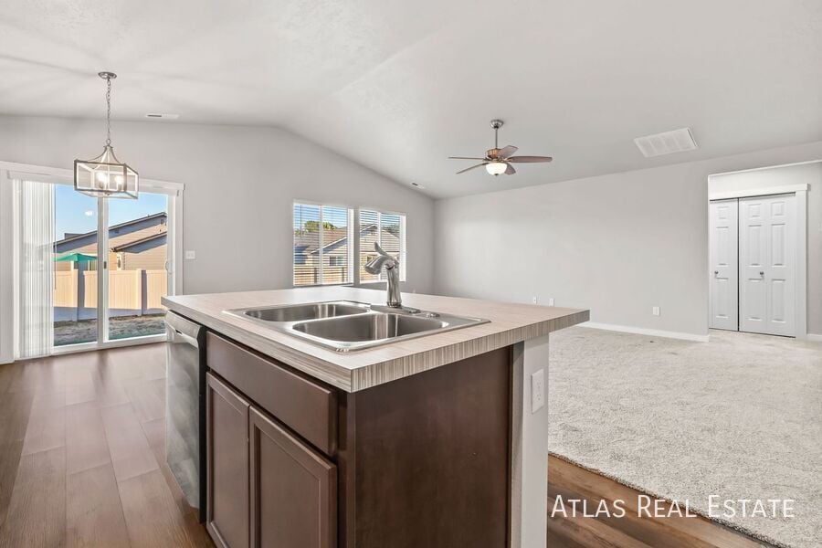 Building Photo - 1806 E Eddington St