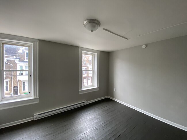 Building Photo - 529 Walnut St