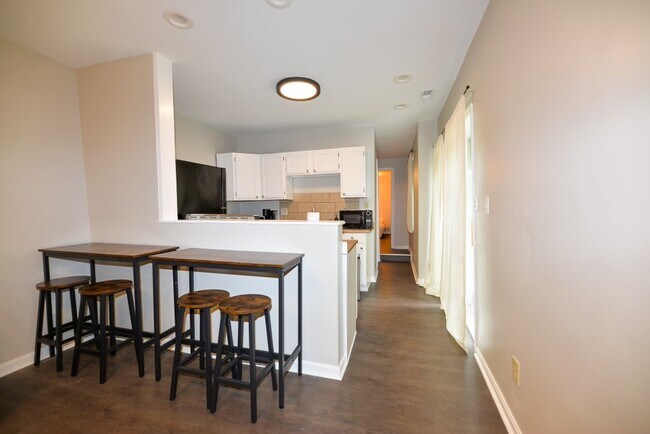 Building Photo - 912 Charlotte St