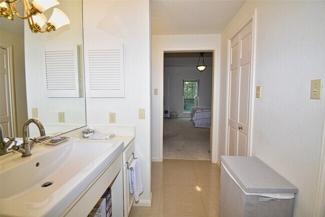 Building Photo - 2425 Underwood St