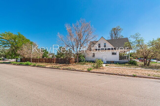 Building Photo - 929 5th St