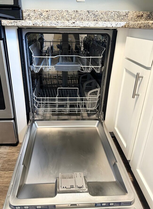 Building Photo - 66 W California Ave