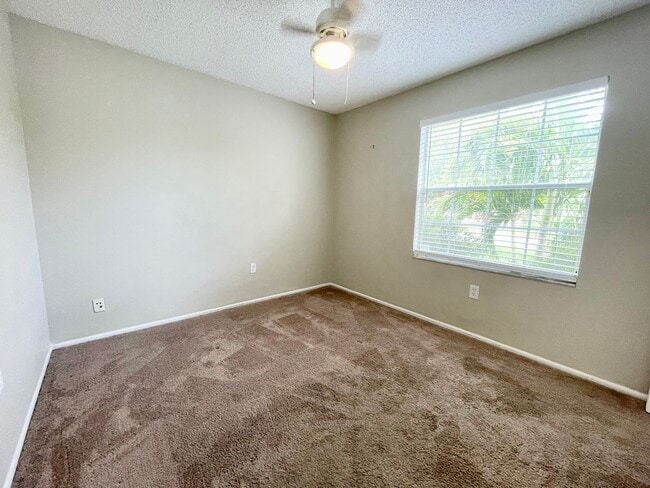 Building Photo - Two bedroom and two bathroom house with ac...