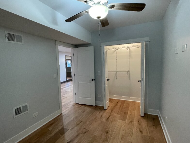 Building Photo - 4037 N St Louis Ave