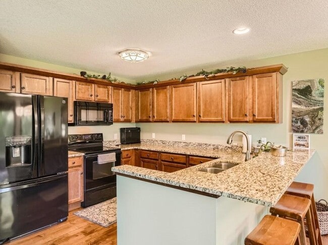 Building Photo - Rare 4 bed 4 bath home in elk river for lease this time of year!!! Get it while you can!