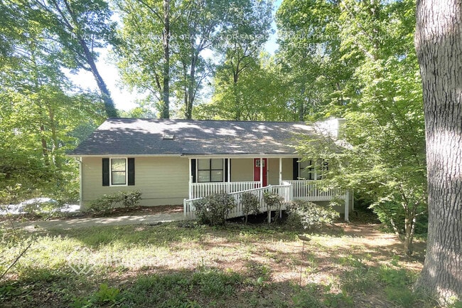 Building Photo - 830 Sunset Ct NW
