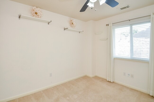 Building Photo - 15018 Moss Boulder Ct