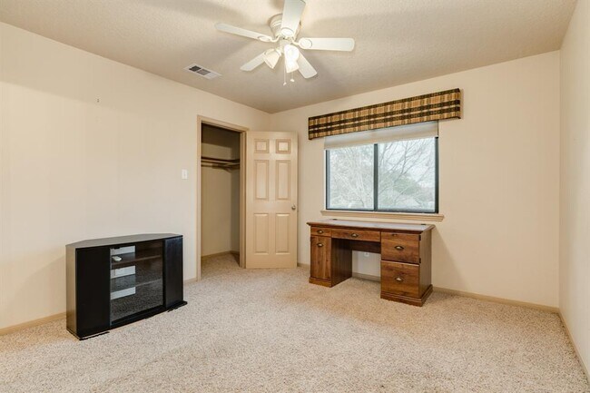 Building Photo - 112 Portulaca St