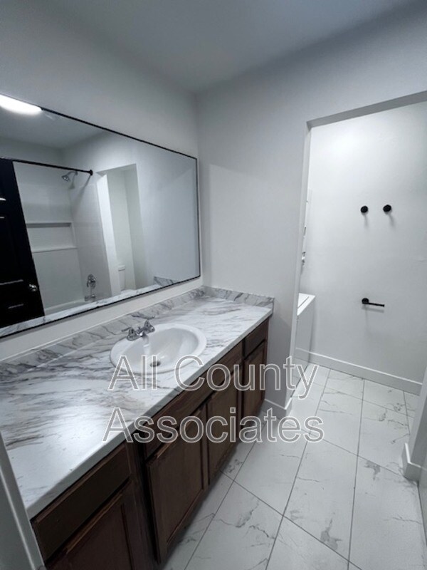 Building Photo - 2267 Norman Dr