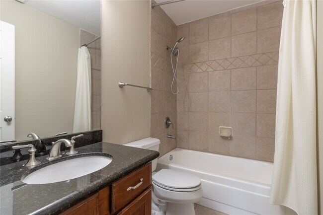 Building Photo - 4515 Briar Hollow Pl