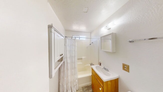 Building Photo - Charming 3 bedroom 2 bathroom in Yucaipa