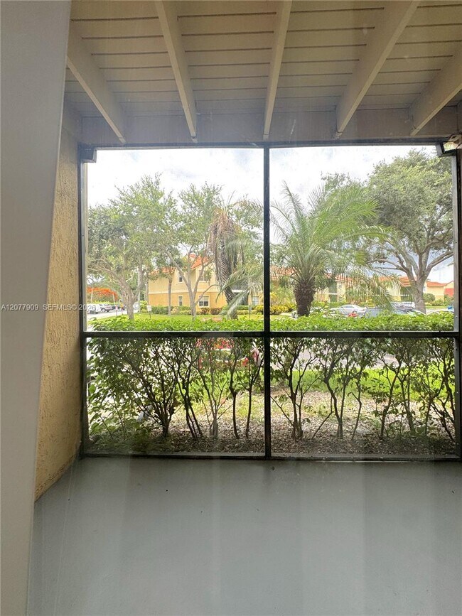 Building Photo - 1265 SW 46th Ave