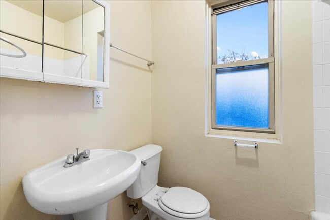 Building Photo - 7827 S South Shore Dr
