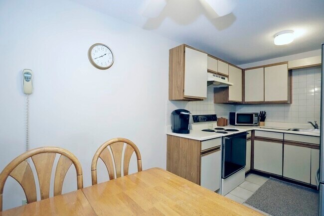 Building Photo - 1261 Church St