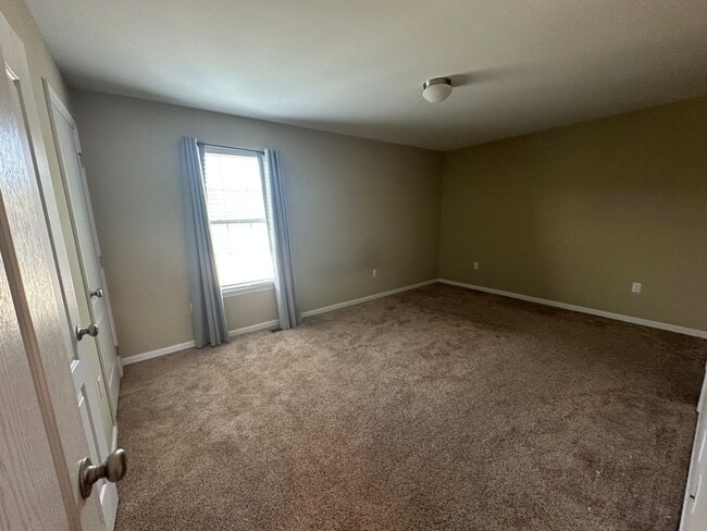 Building Photo - Tavern Grove Townhome in Campbell County-N...