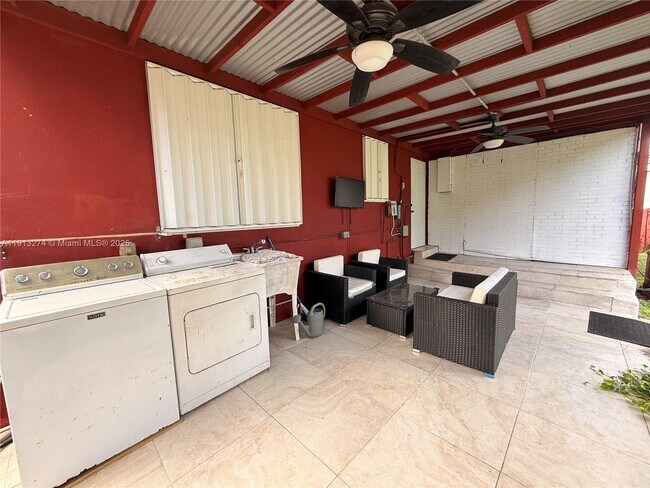 Building Photo - 2435 Wilson St