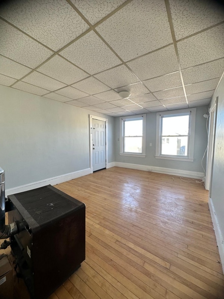 Building Photo - 213 Laurel St