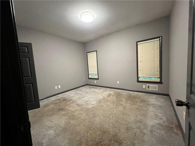 Building Photo - 5035 Hamptons Club Dr