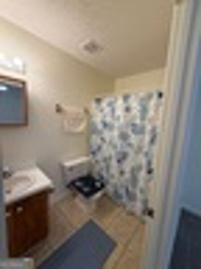 Building Photo - 444 Admiral's Walk Dr