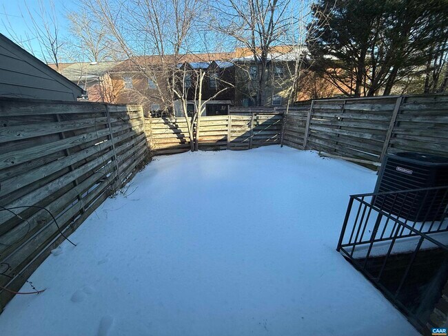 Building Photo - 120 Georgetown Green