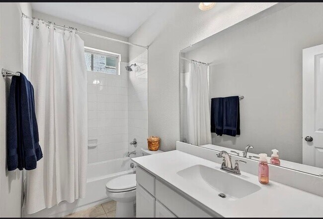 Building Photo - 14044 Falcon Ranch Dr