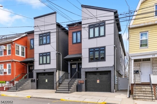 Building Photo - 19 Shaw Ave