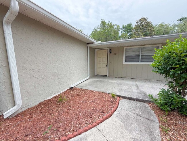 Building Photo - "Charming 2-Bedroom, 2-Bath Duplex Retreat in Spring Hill!"