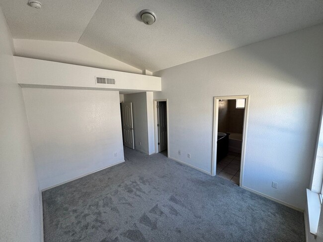 Building Photo - Charming smart 3BR House in El Paso with S...