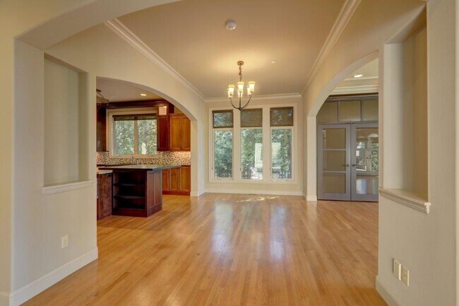 Building Photo - Stunning Mediterranean Oasis Minutes from Downtown Bellevue w/Lake Views!