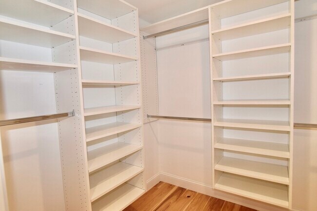 Building Photo - 72 Longwood Ave