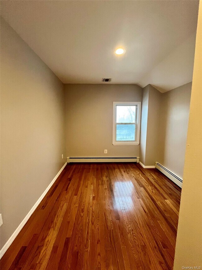 Building Photo - 190 W Pulaski Rd