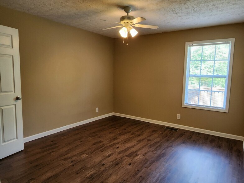 Building Photo - 101B SOLID ROCK CT, CLARKSVILLE, TN 37042