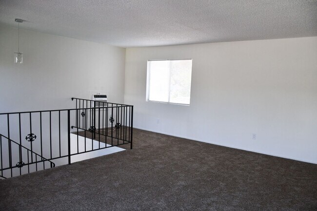 Building Photo - Tularosa (344) West