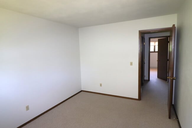 Building Photo - Nice side by side Appleton Duplex