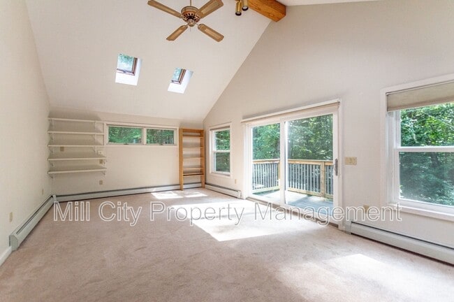 Building Photo - 43 Hitching Post Ln